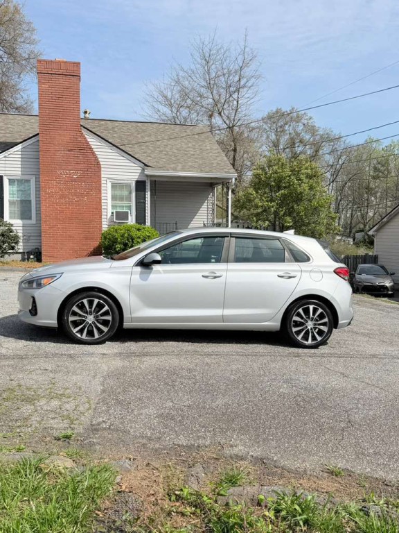 2019 Hyundai Elantra Image 3