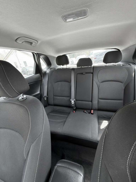 2019 Hyundai Elantra Image 12