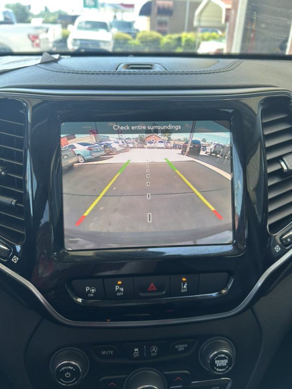2019 Jeep Cherokee Image 2