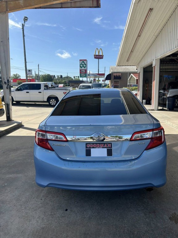 2012 Toyota Camry Image 2