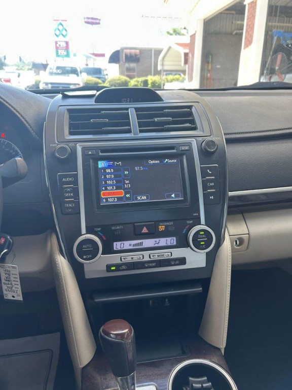 2012 Toyota Camry Image 8