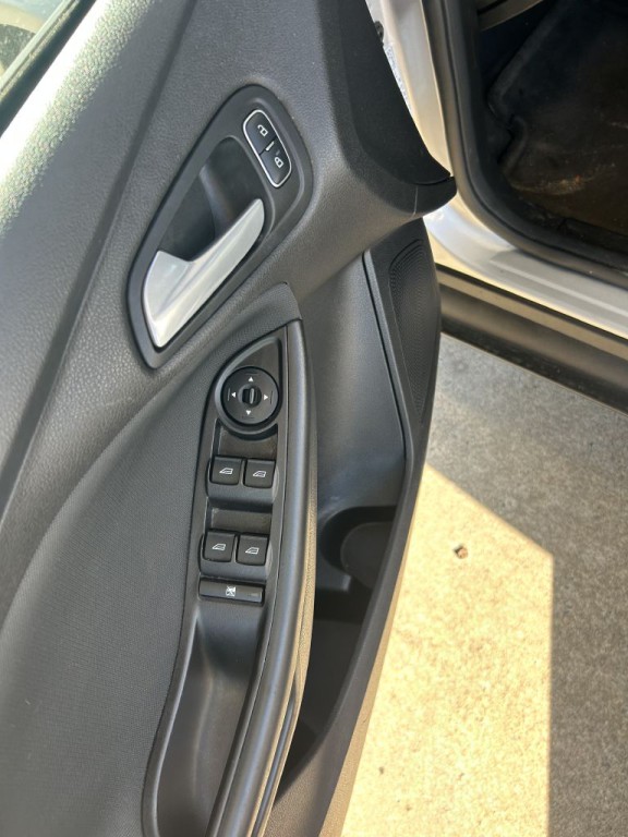 2017 Ford Focus Image 8