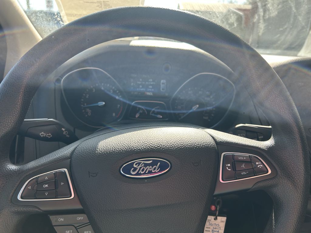 2017 Ford Focus Image 9