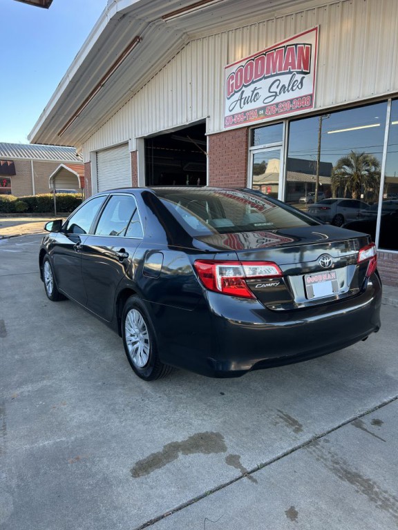 2014 Toyota Camry Image 8
