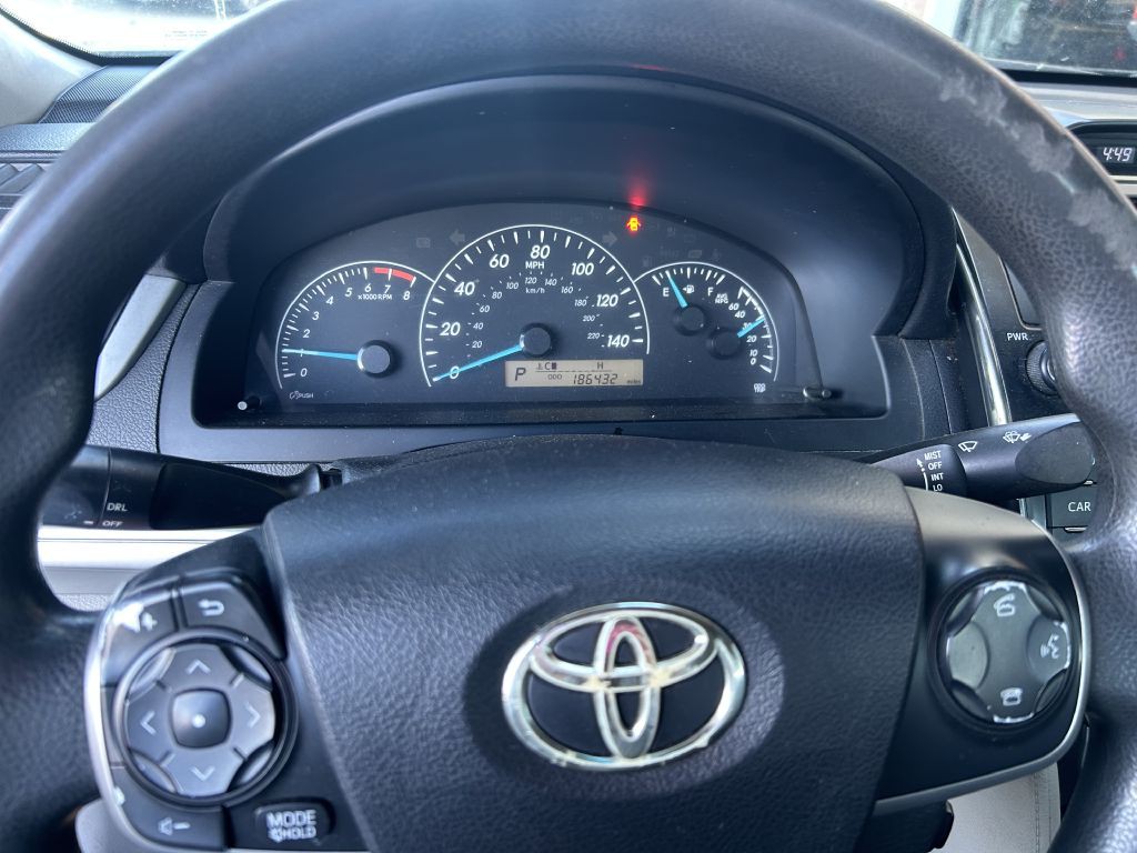 2014 Toyota Camry Image 11