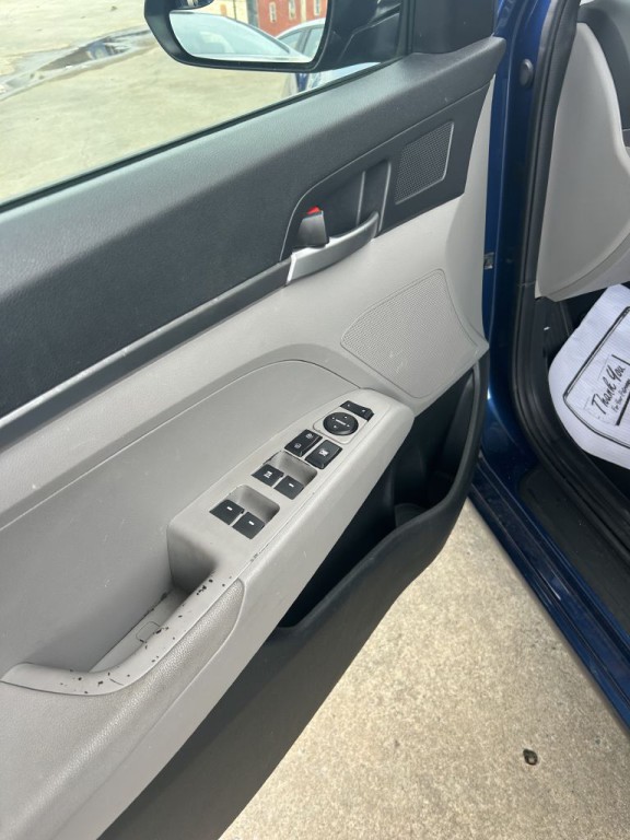 2019 Hyundai Elantra Image 9