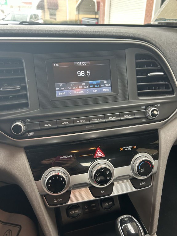 2019 Hyundai Elantra Image 11