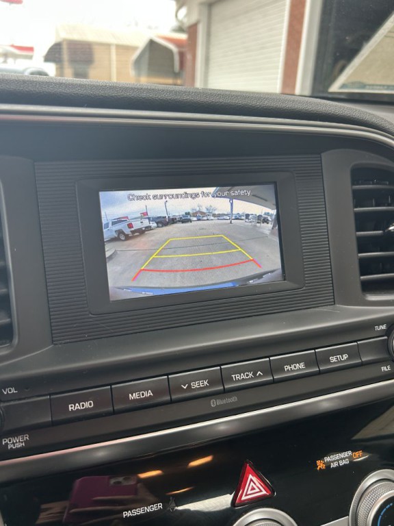 2019 Hyundai Elantra Image 12