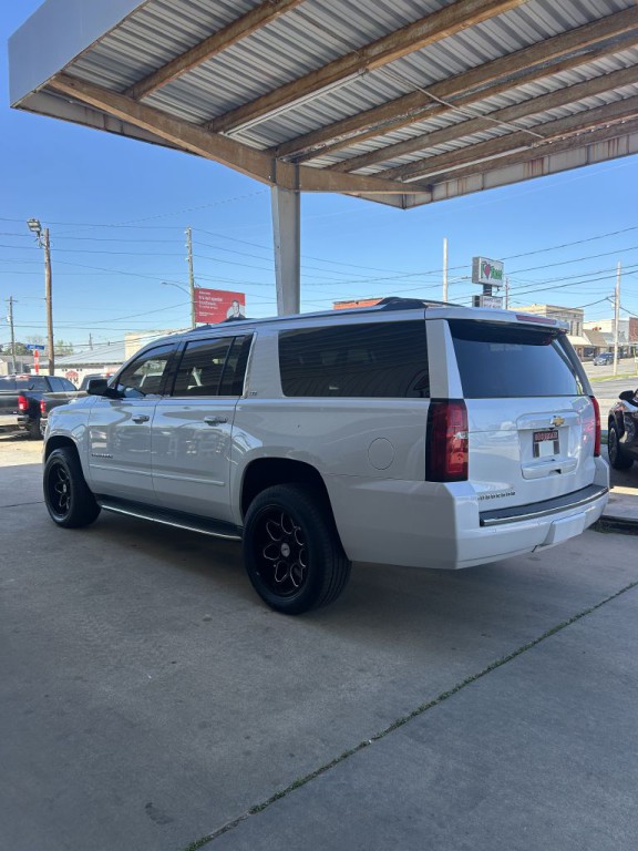2016 Chevrolet Suburban Image 4