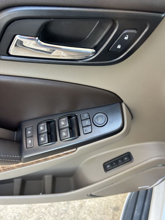 2016 Chevrolet Suburban Image 10