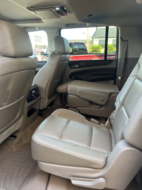 2016 Chevrolet Suburban Image 14