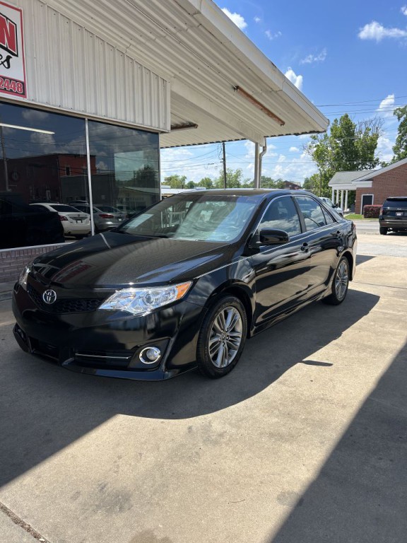 2014 Toyota Camry Image 2