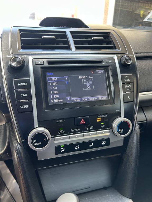 2014 Toyota Camry Image 10
