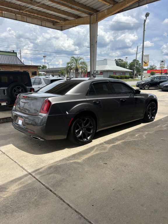 2021 Chrysler 300 Image 4