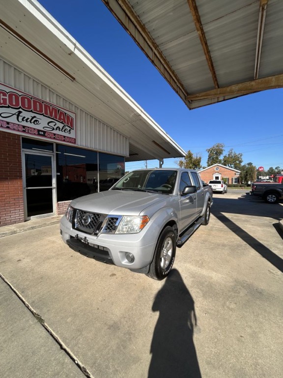 2012 Nissan Frontier Image 2
