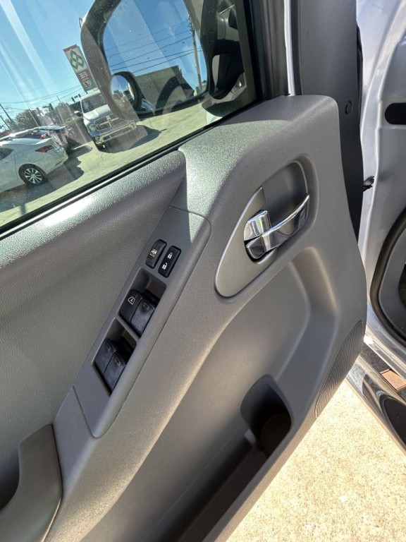 2012 Nissan Frontier Image 7
