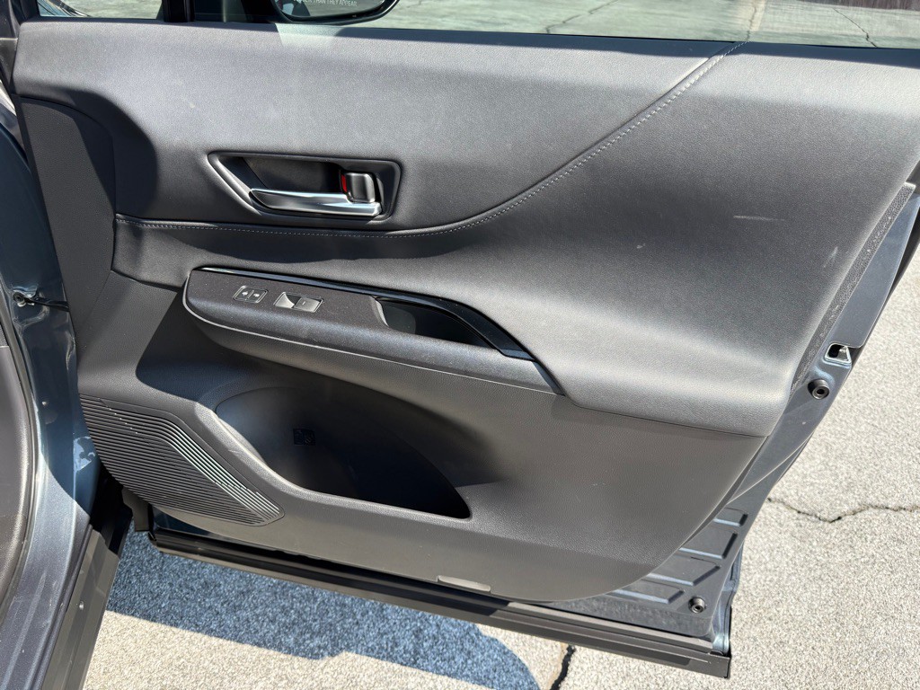 2021 Toyota Venza Image 24