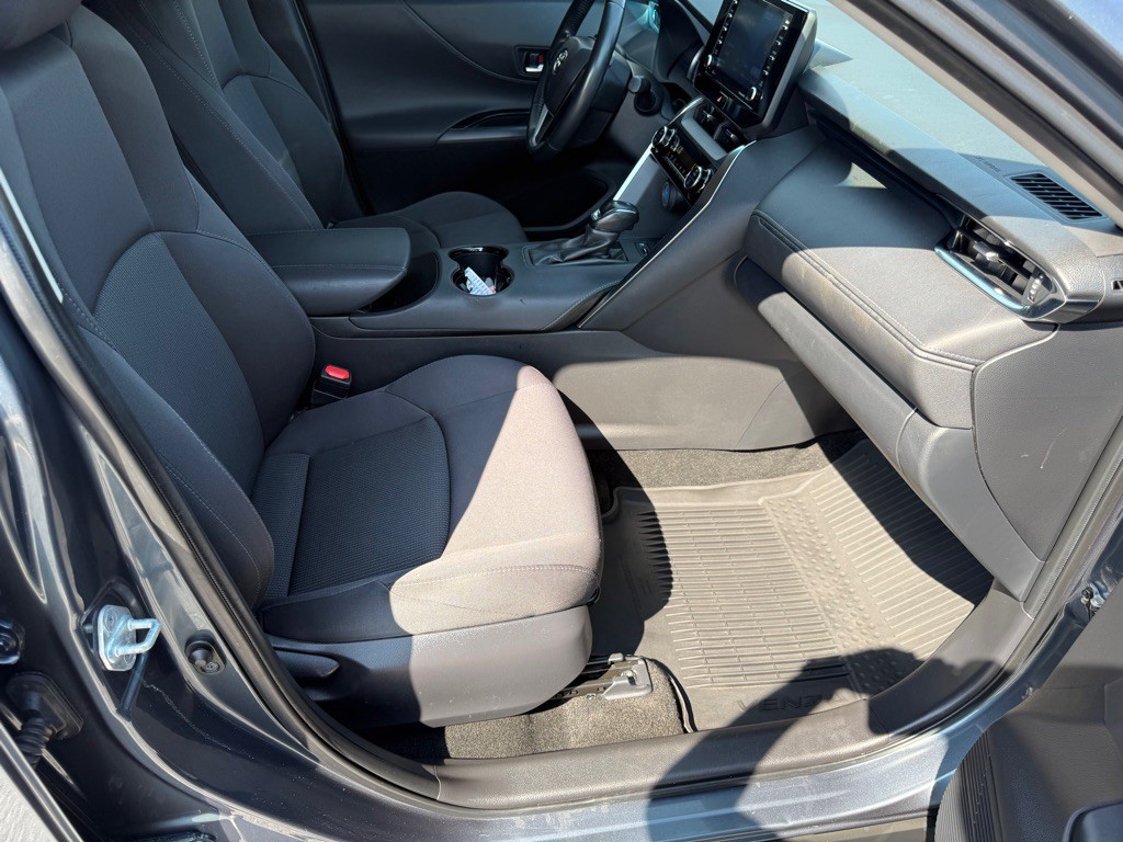 2021 Toyota Venza Image 25