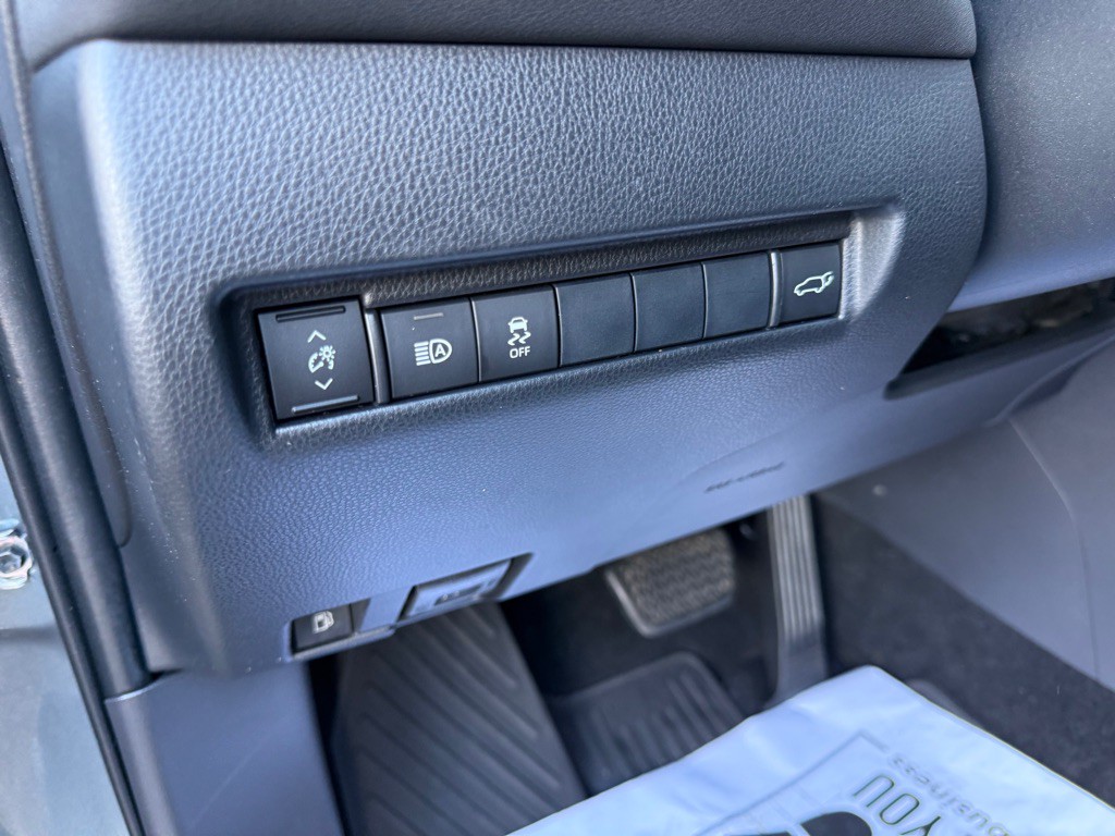 2021 Toyota Venza Image 13