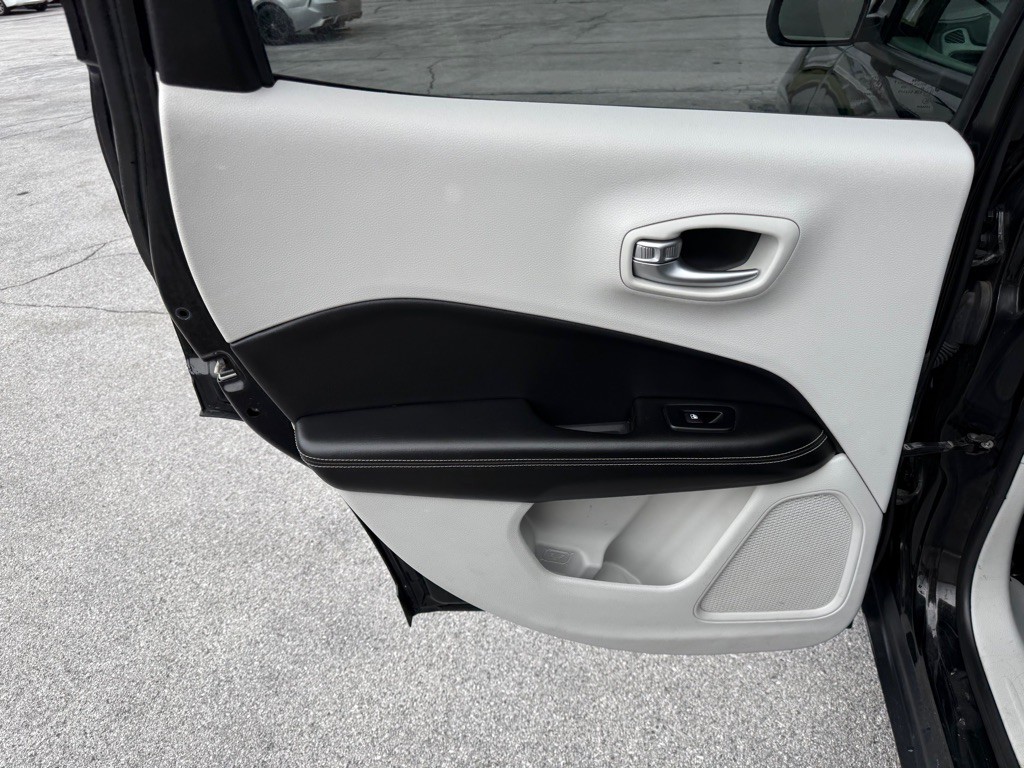 2018 Jeep Compass Image 18