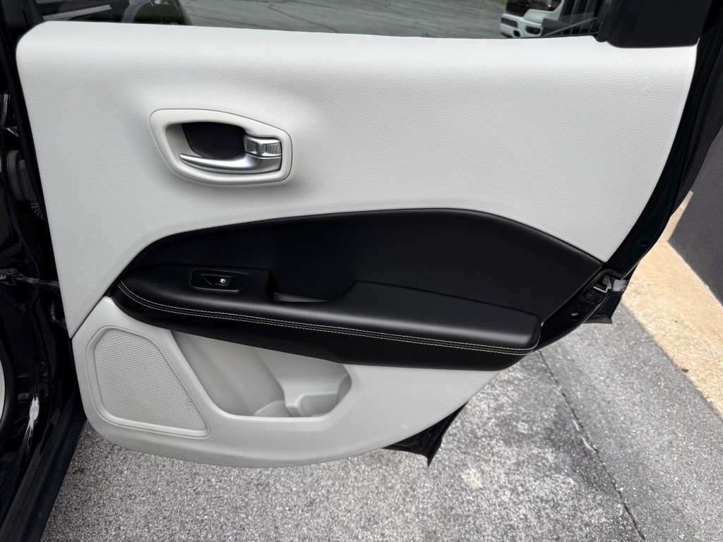 2018 Jeep Compass Image 22