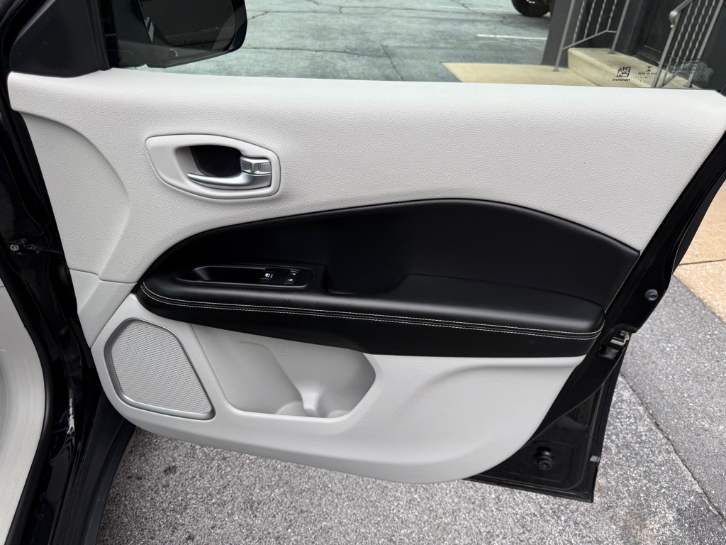 2018 Jeep Compass Image 24