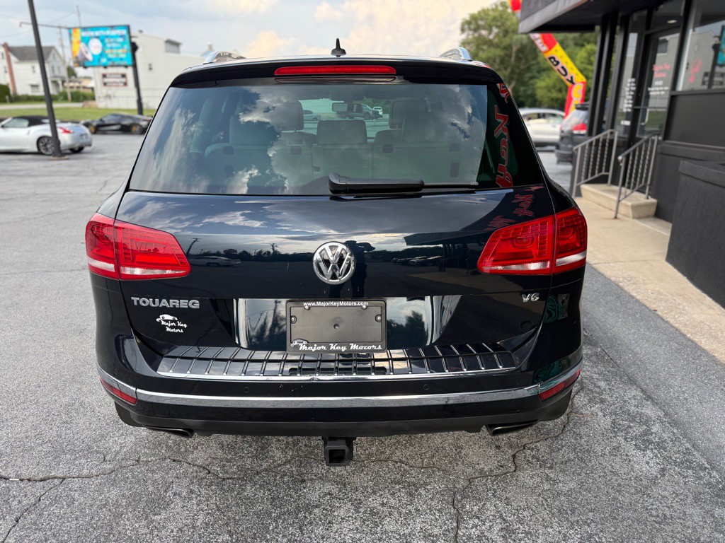 2016 Volkswagen Touareg Image 5