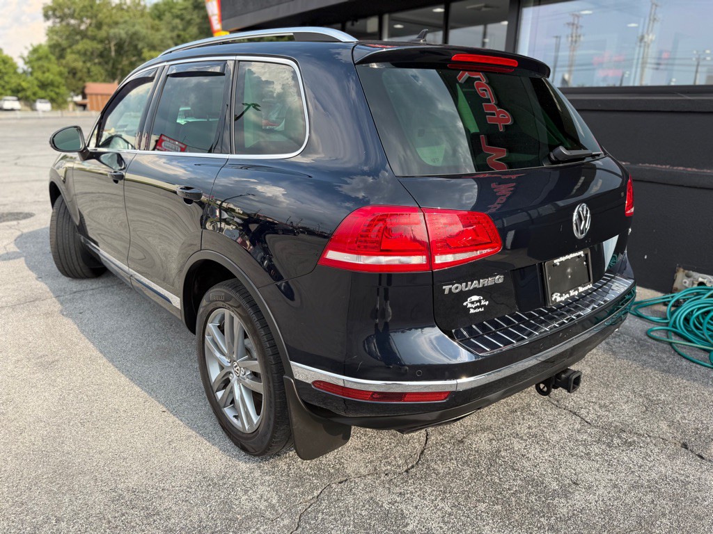 2016 Volkswagen Touareg Image 6