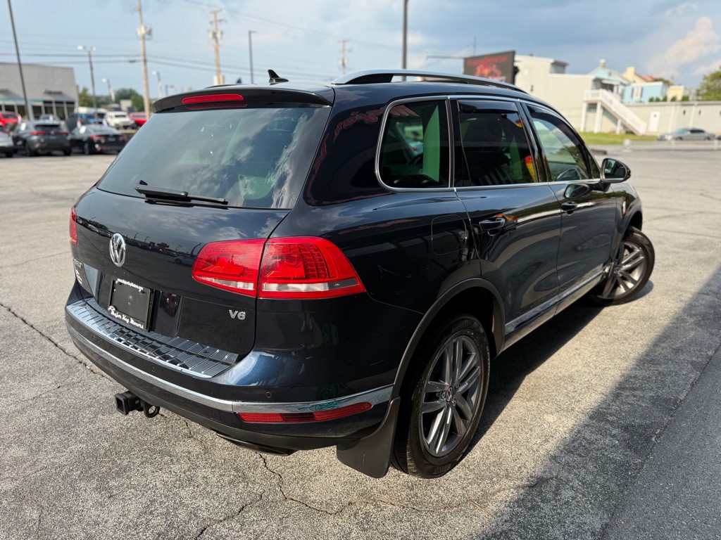 2016 Volkswagen Touareg Image 8