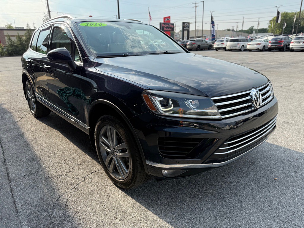 2016 Volkswagen Touareg Image 10