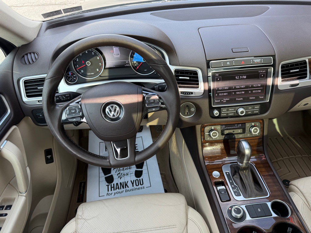2016 Volkswagen Touareg Image 13