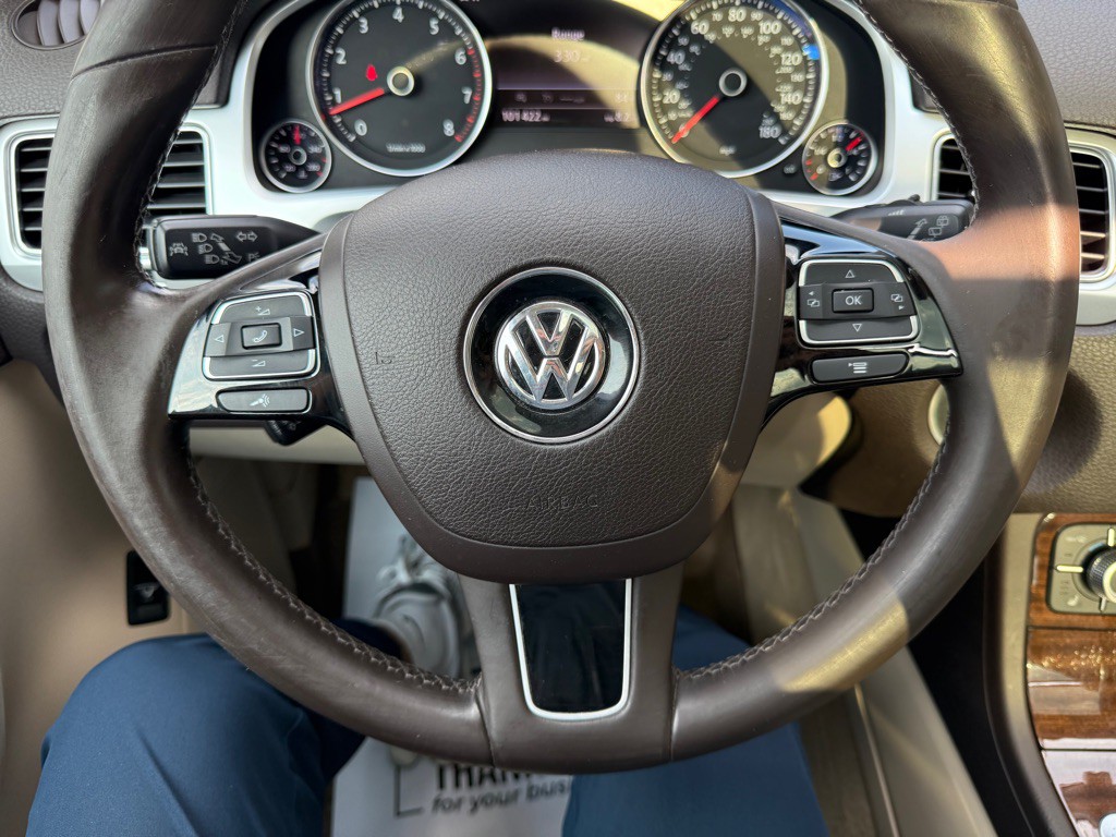 2016 Volkswagen Touareg Image 18