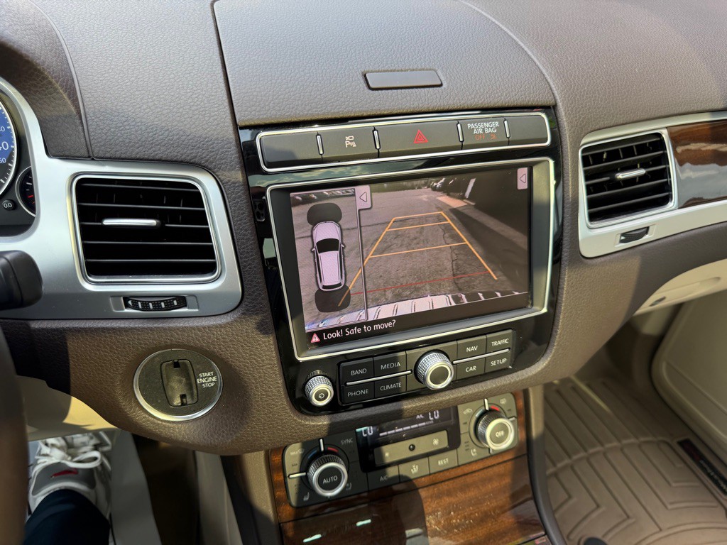 2016 Volkswagen Touareg Image 19