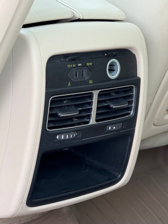 2016 Volkswagen Touareg Image 25