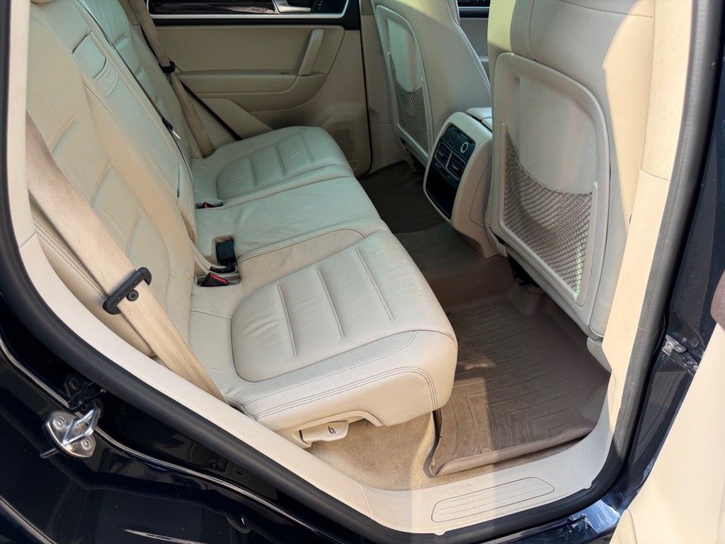2016 Volkswagen Touareg Image 30