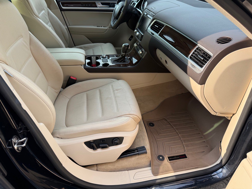 2016 Volkswagen Touareg Image 32