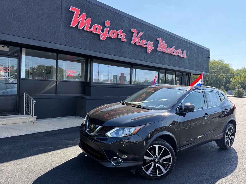 2017 Nissan Rogue Image 1