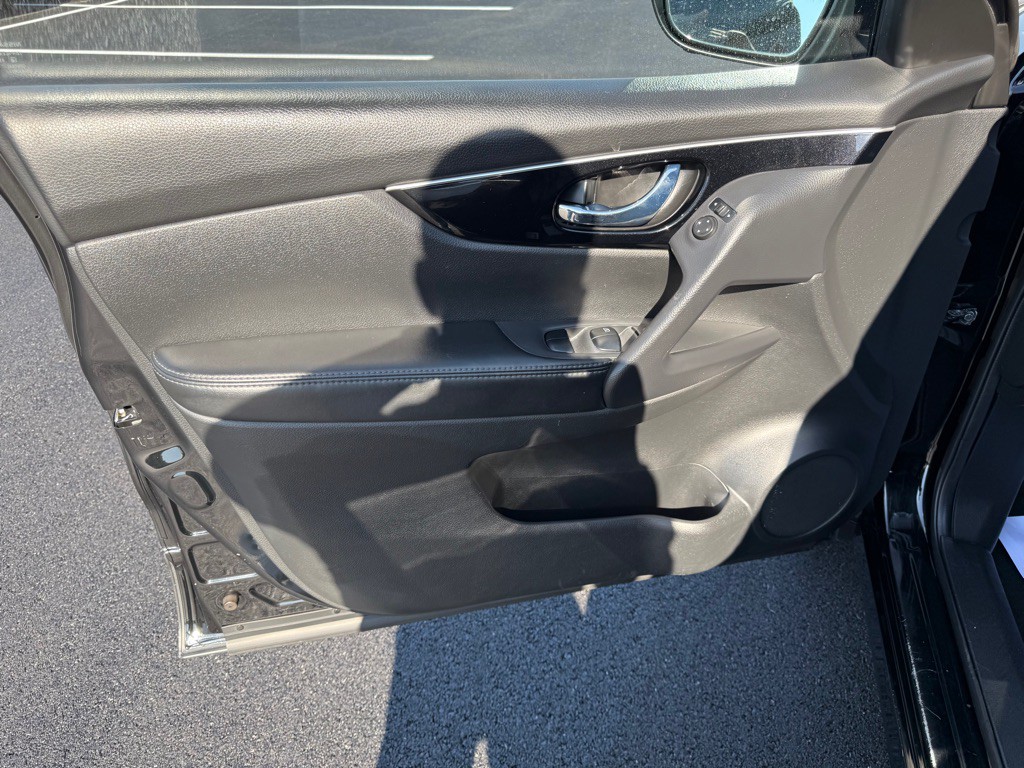 2017 Nissan Rogue Image 11