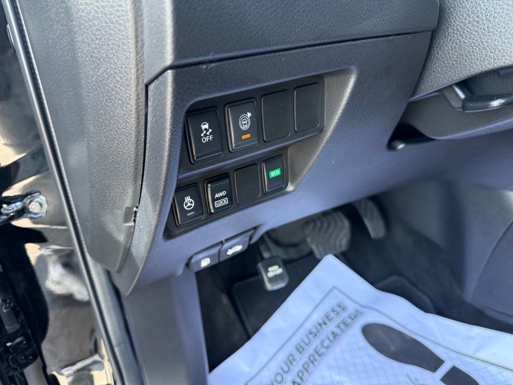 2017 Nissan Rogue Image 13