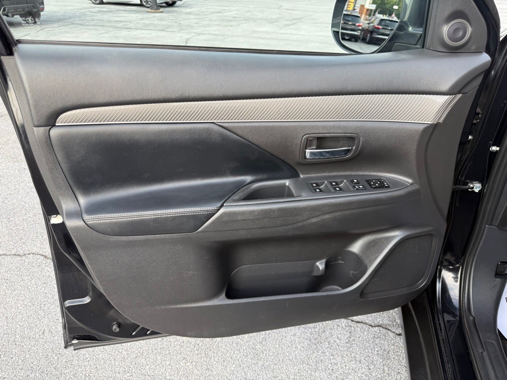 2020 Mitsubishi Outlander Image 11