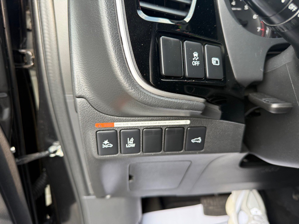 2020 Mitsubishi Outlander Image 13