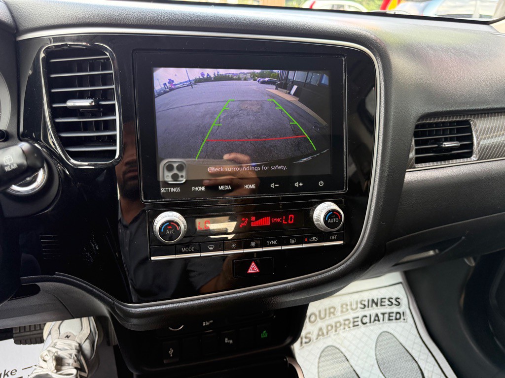 2020 Mitsubishi Outlander Image 16