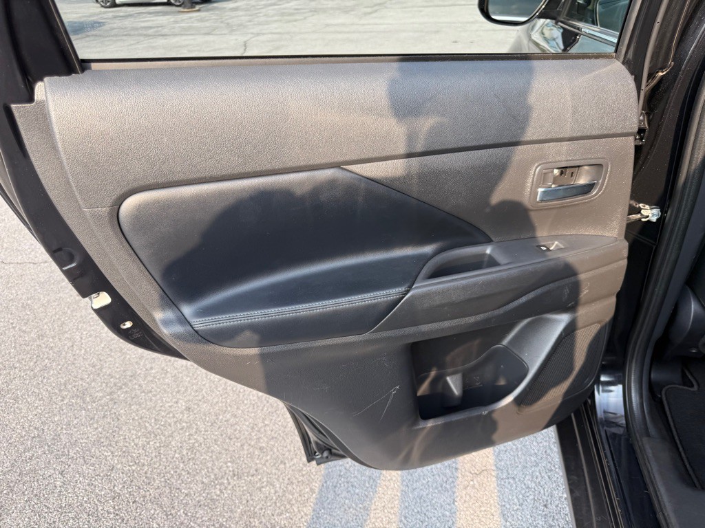 2020 Mitsubishi Outlander Image 19