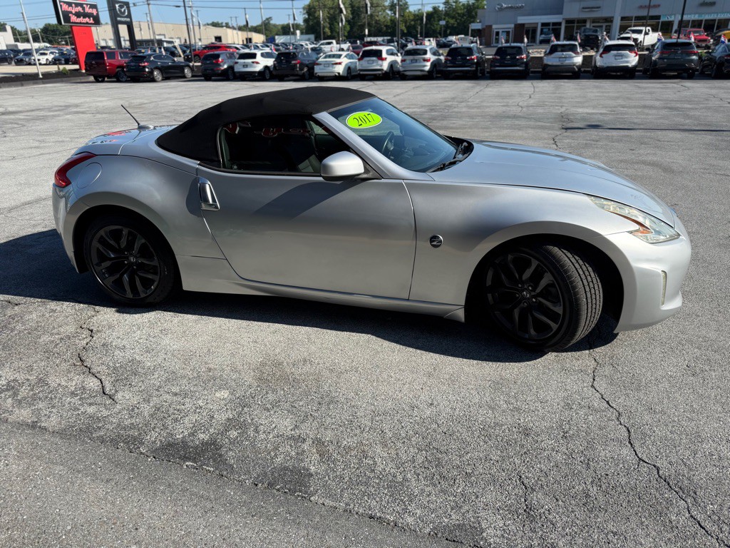 2015 Nissan 370Z Image 7