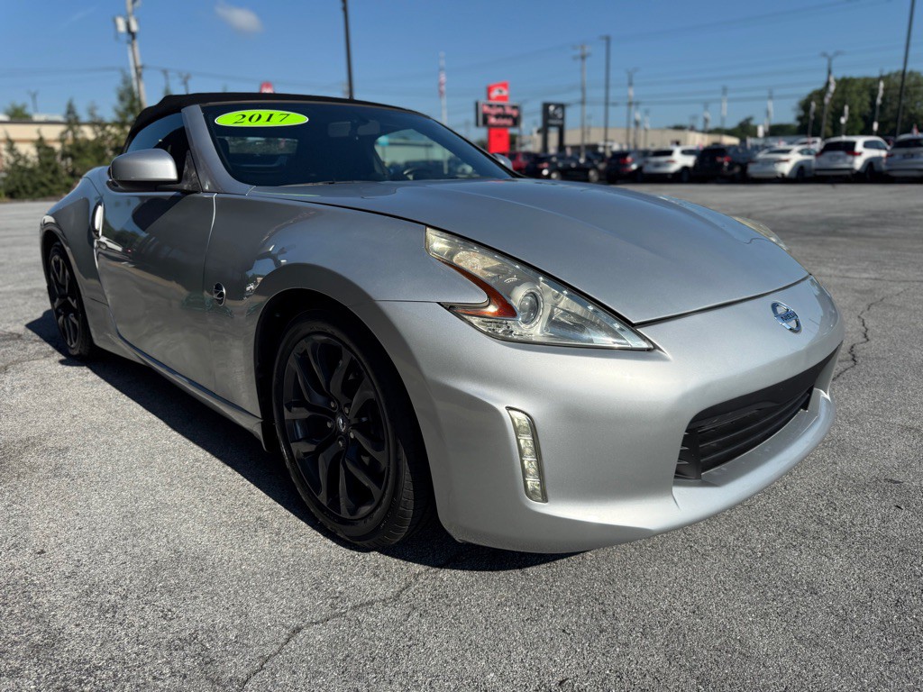 2015 Nissan 370Z Image 8