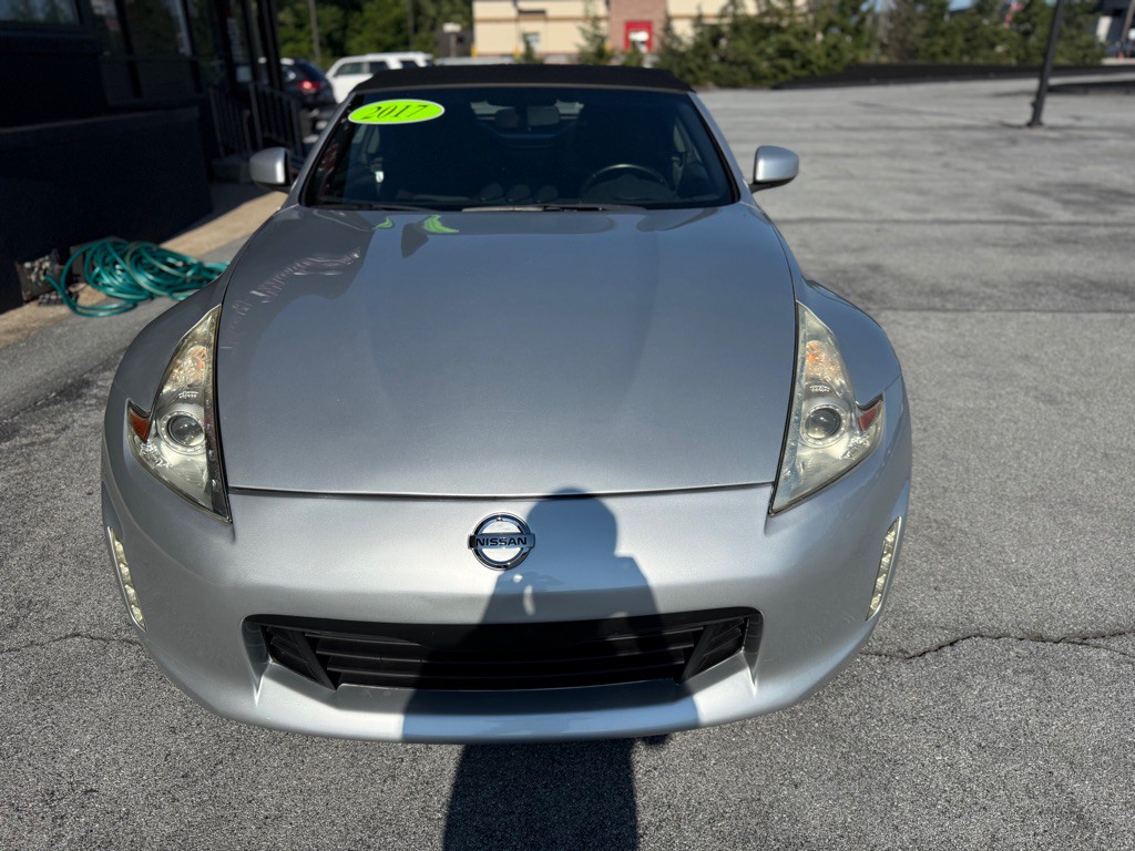 2015 Nissan 370Z Image 9