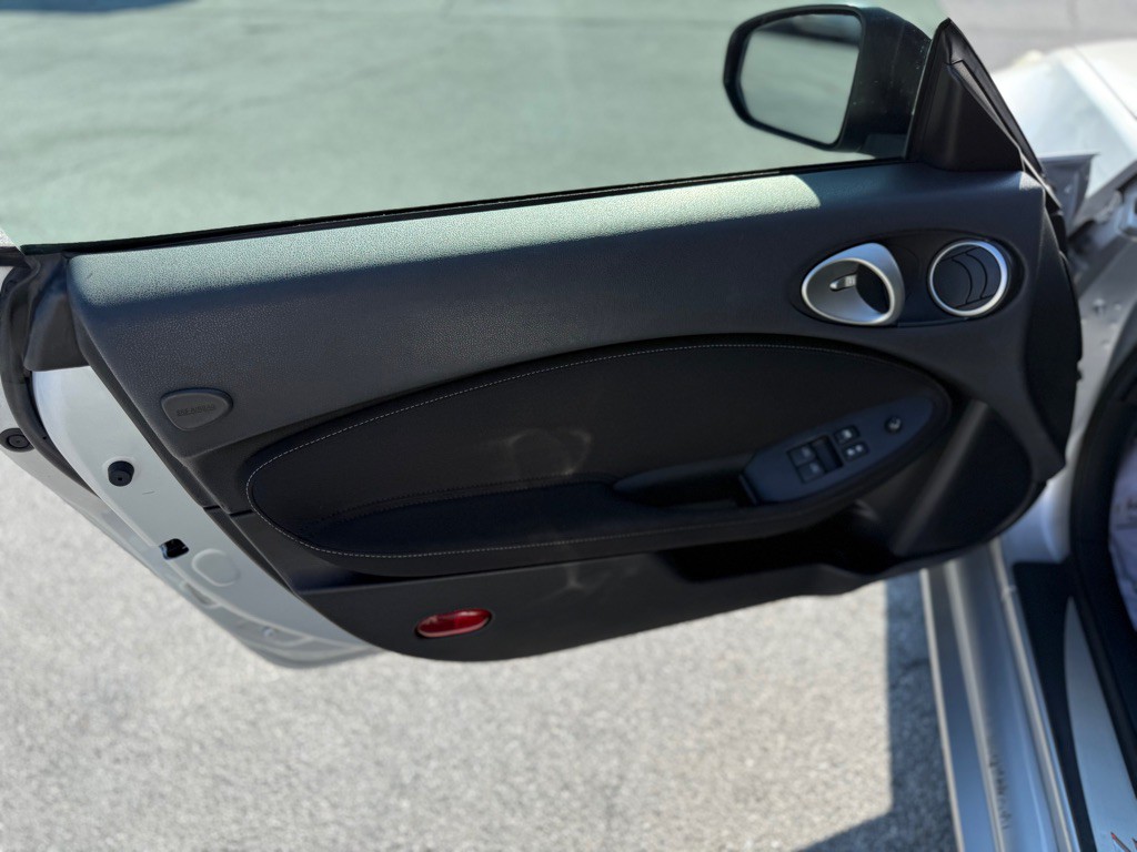 2015 Nissan 370Z Image 11