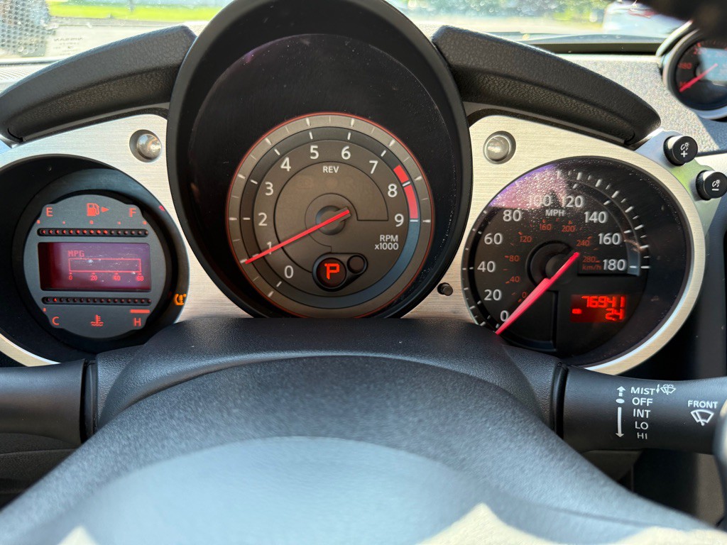 2015 Nissan 370Z Image 14
