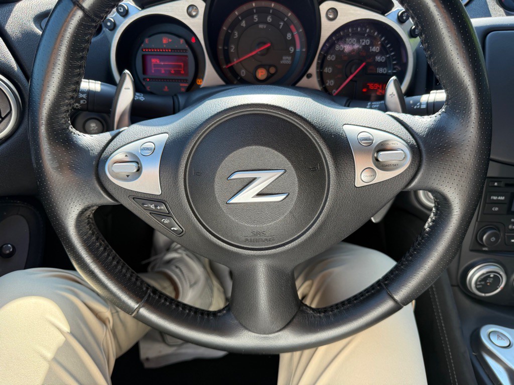 2015 Nissan 370Z Image 15