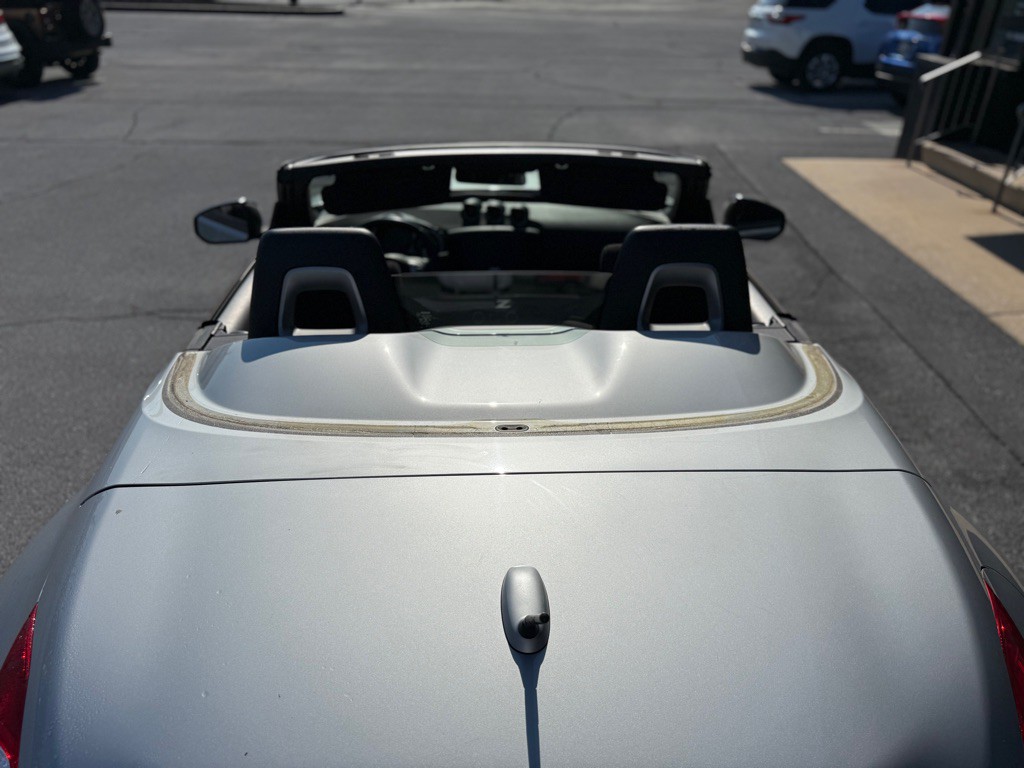 2015 Nissan 370Z Image 23